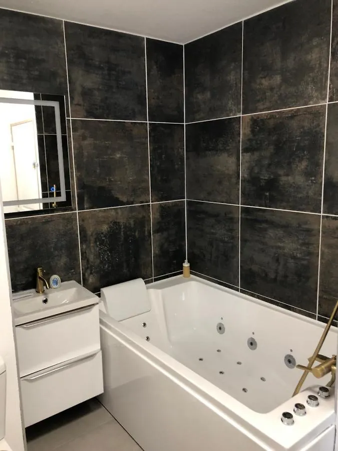 Love Room Malt&Spa Jacuzzi Privatif Saint-Germain  Saint-Germain (Isere)